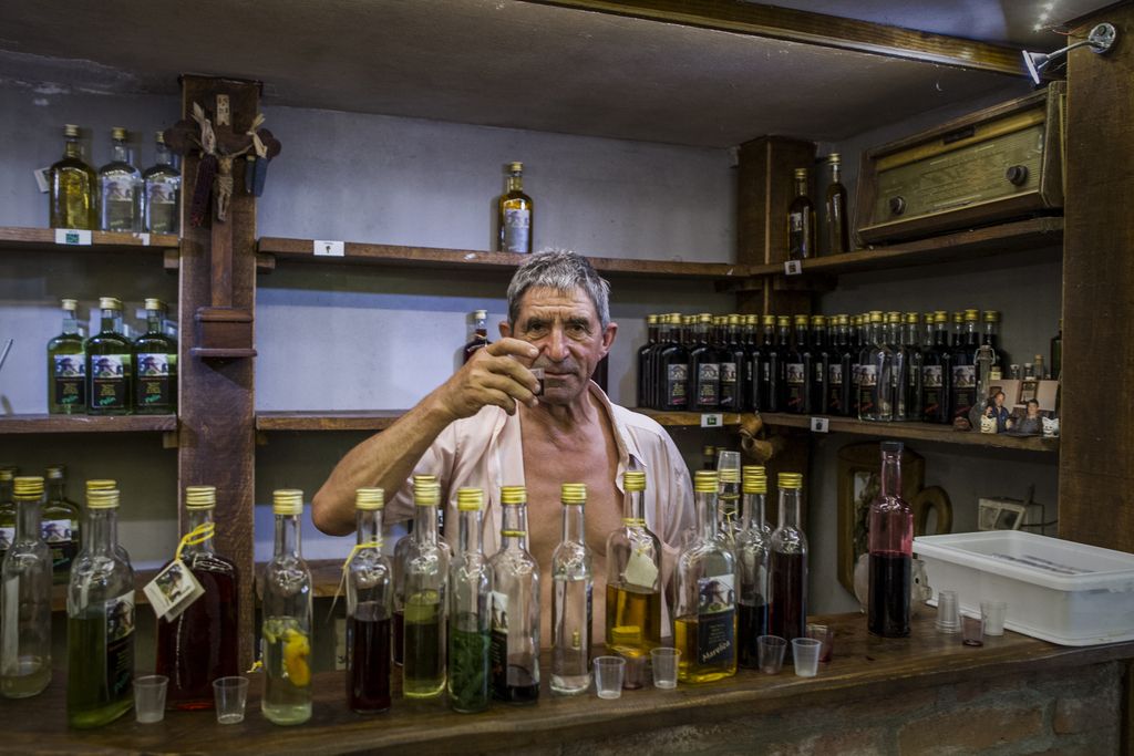 Razočarani iščejo uteho v »dobrih starih časih«