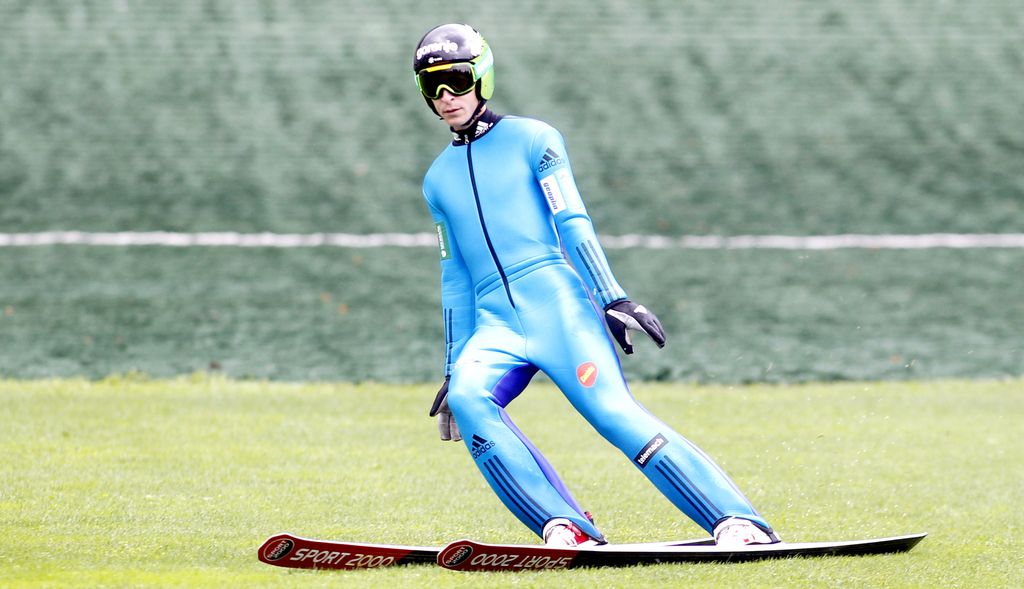 Dež? Nič ne de, na skakalnicah je moteč le veter