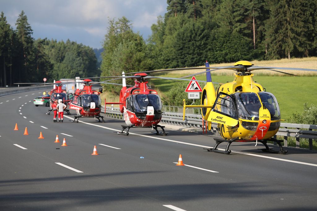 Po nesreči avtobusa na Bavarskem pogrešajo 18 ljudi