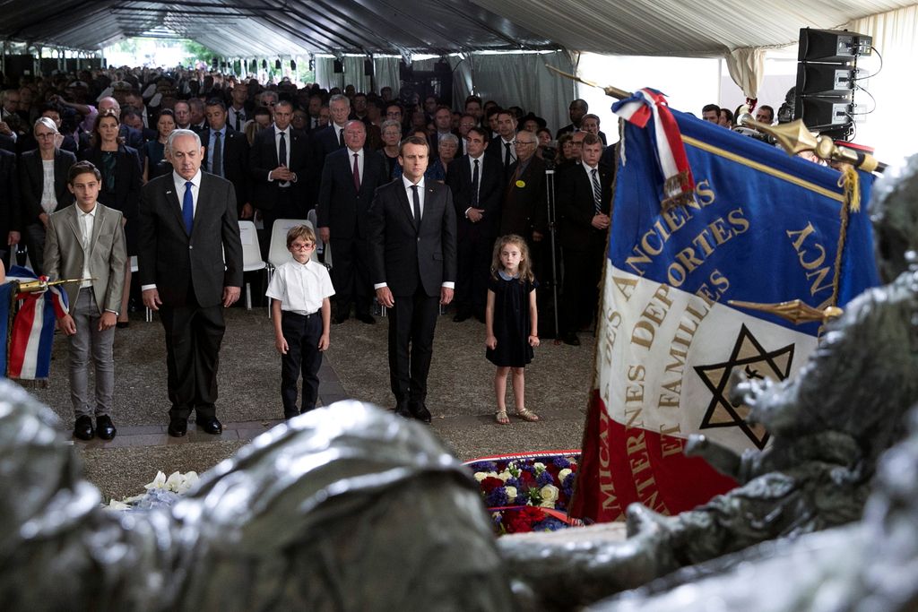Macron in Netanjahu sta se spomnila množičnih aretacij Judov v Parizu