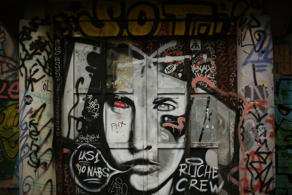 Med politiko, vandalizmom in umetnostjo