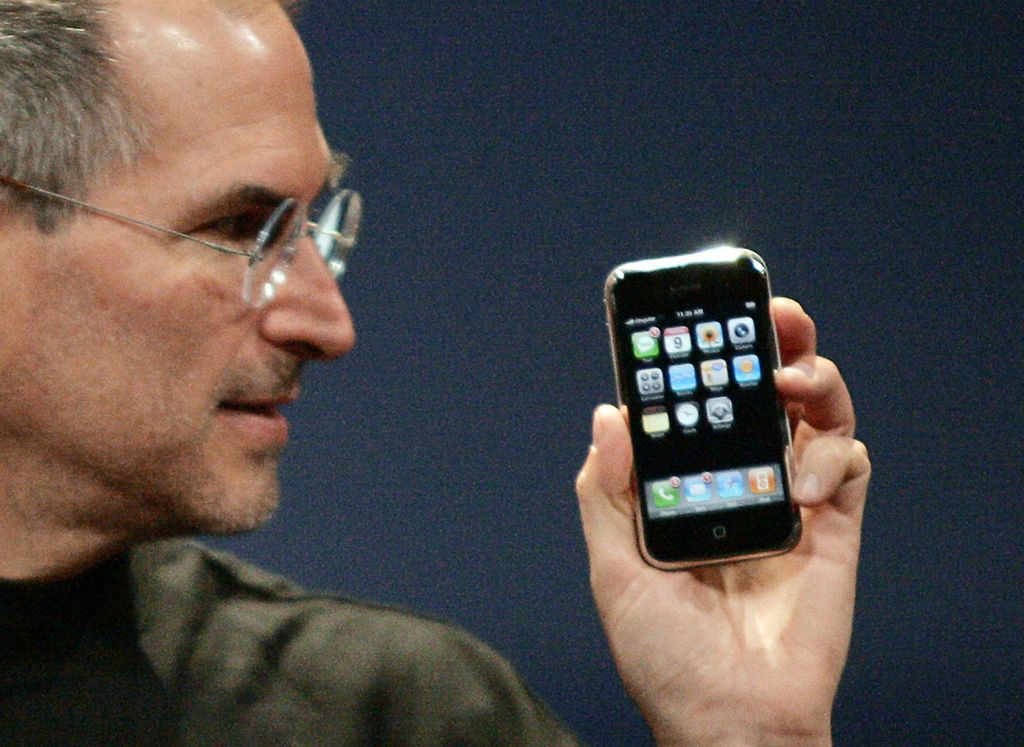 IZ ARHIVA: Na svet je privekal prvi iphone
