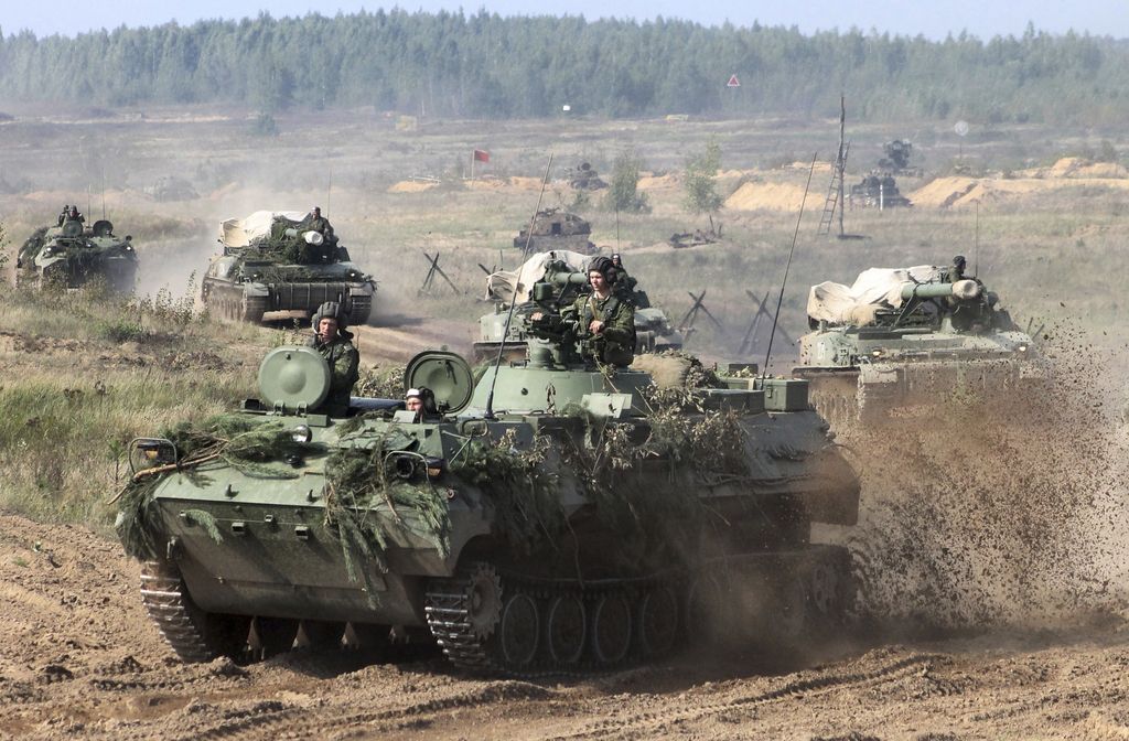 Obsežne vojaške vaje Rusije in Belorusije vznemirjajo Nato