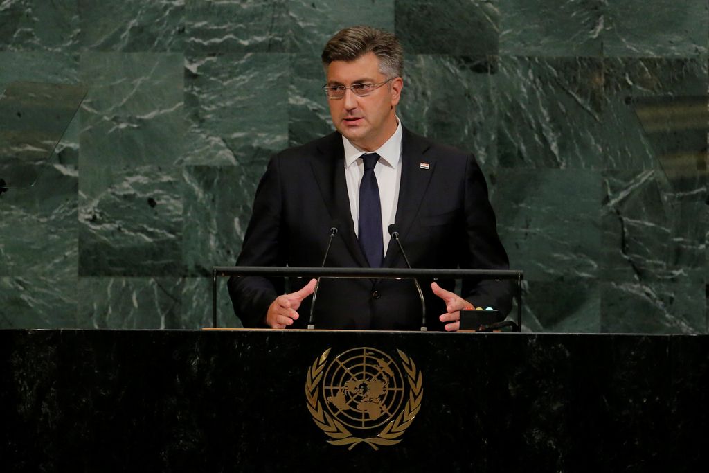 Hrva&scaron;ka z noto pozvala Slovenijo, naj se vzdrži enostranskih potez