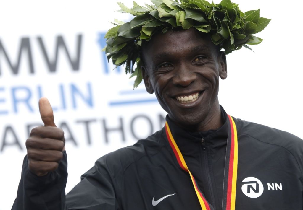 Kenijec Kipchoge zmagal na maratonu v Berlinu, a ostal brez svetovnega rekorda