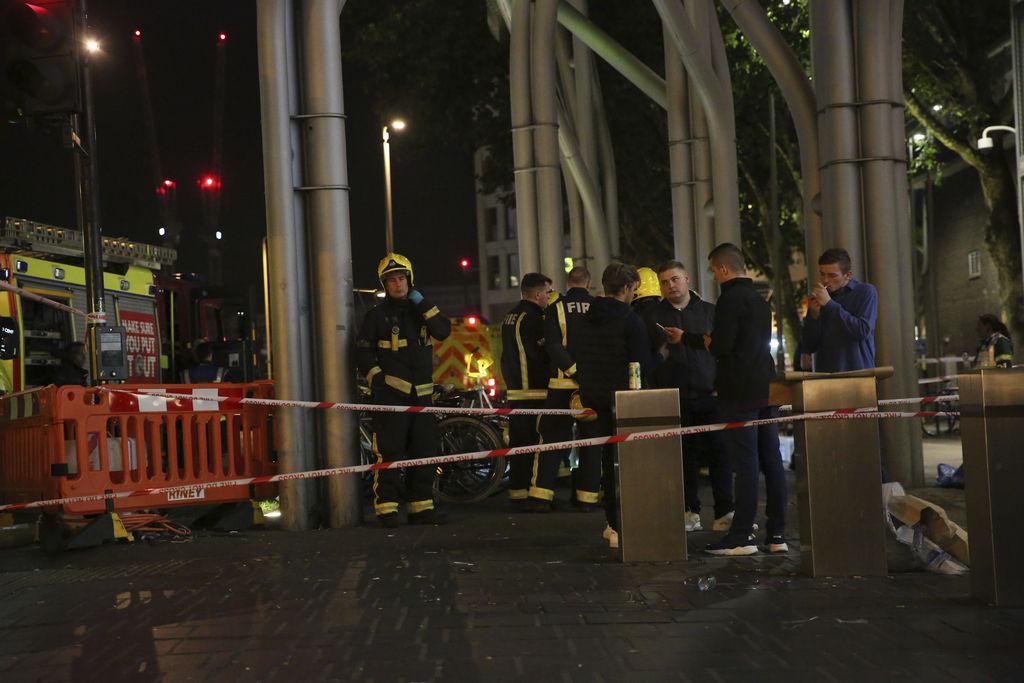 V napadu z nevarno substanco v Londonu več poškodovanih