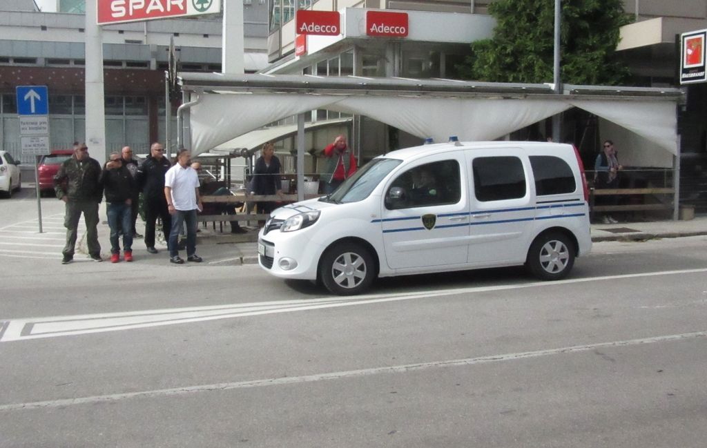 Preprodajalec kokaina v zapor, soobtoženi s&nbsp;pogojno kaznijo