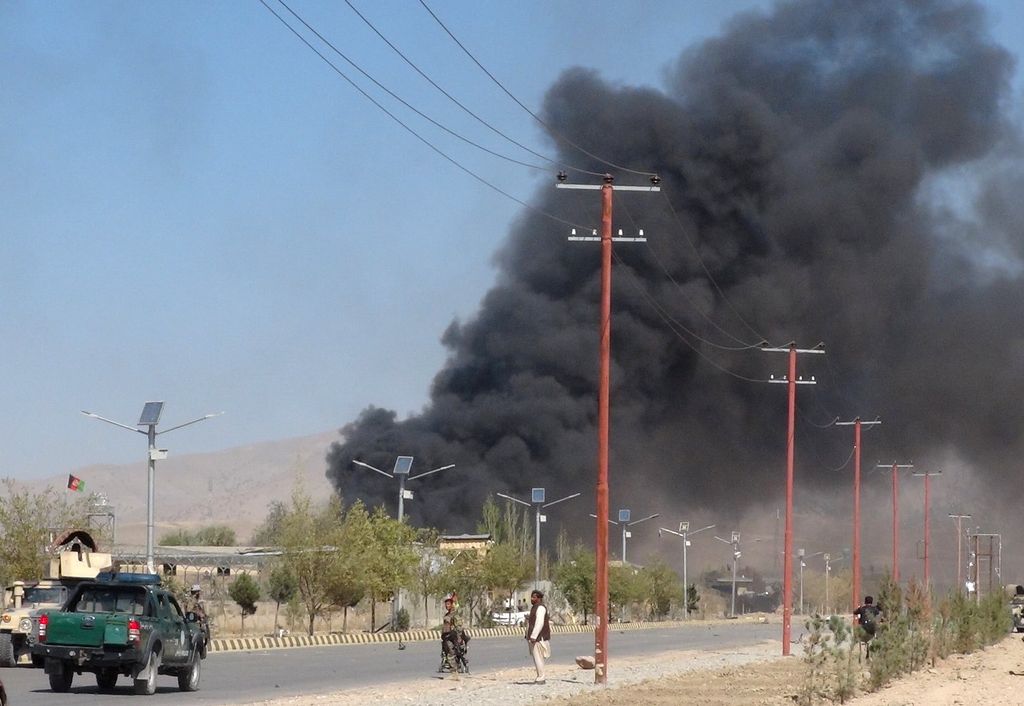 Talibske borce bombardirali med molitvijo