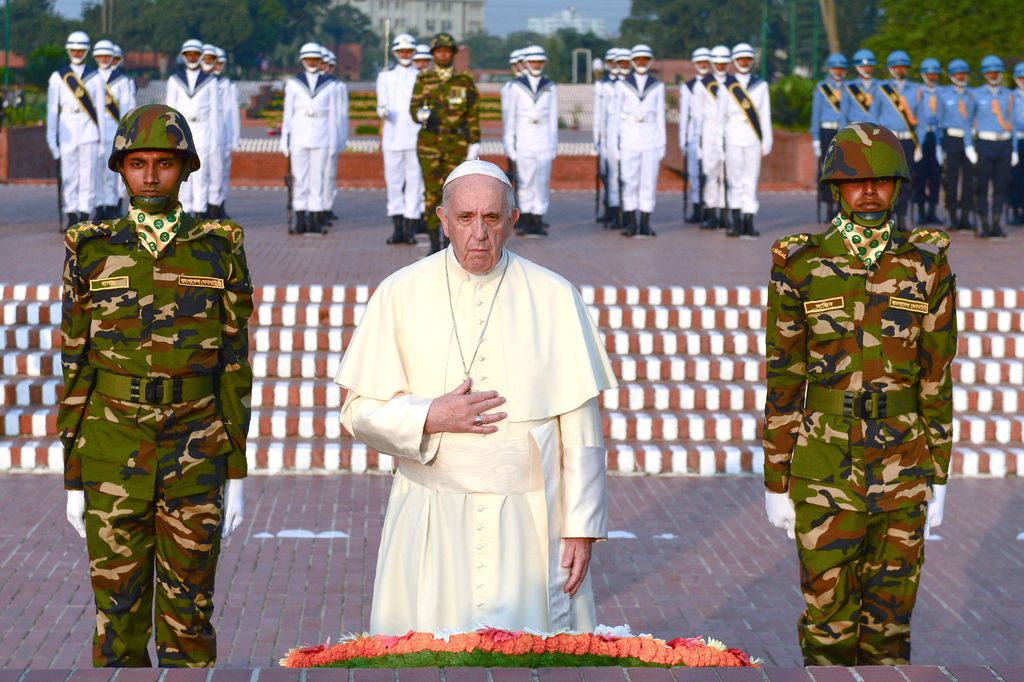 Papež začenja svoj obisk v Bangladešu