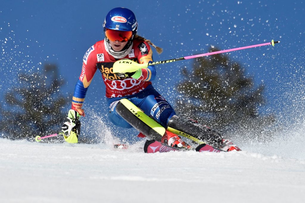 Slalom (Ž): Shiffrinova razred zase, Bucikova z velikim zaostankom enajsta (po 1. progi)
 