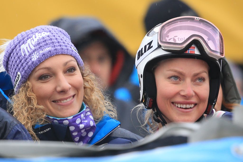 Ilka vesela snidenj,  a žalostna, ker ne more na smuči