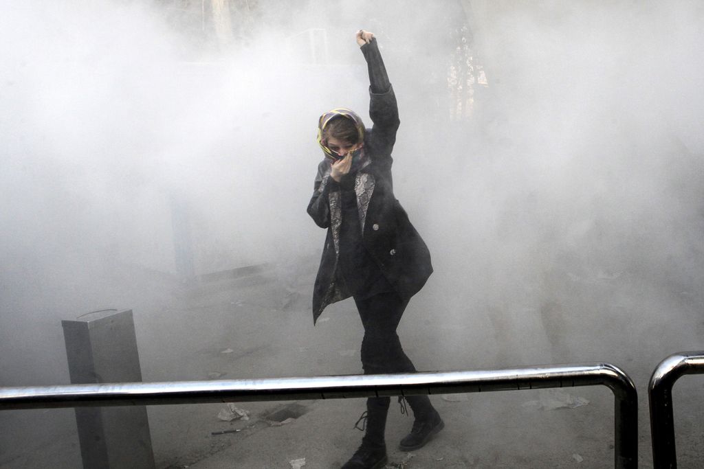 Na protestih v Iranu menda aretirali 3700 ljudi