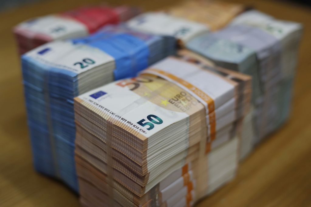Državni proračun januarja s 7,6 milijoni evrov presežka