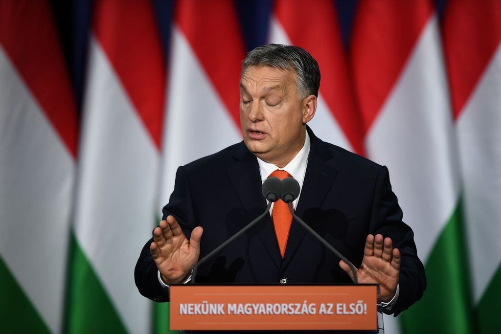 Orban: Evropa še zdaj ne dojema, da je sredi invazije