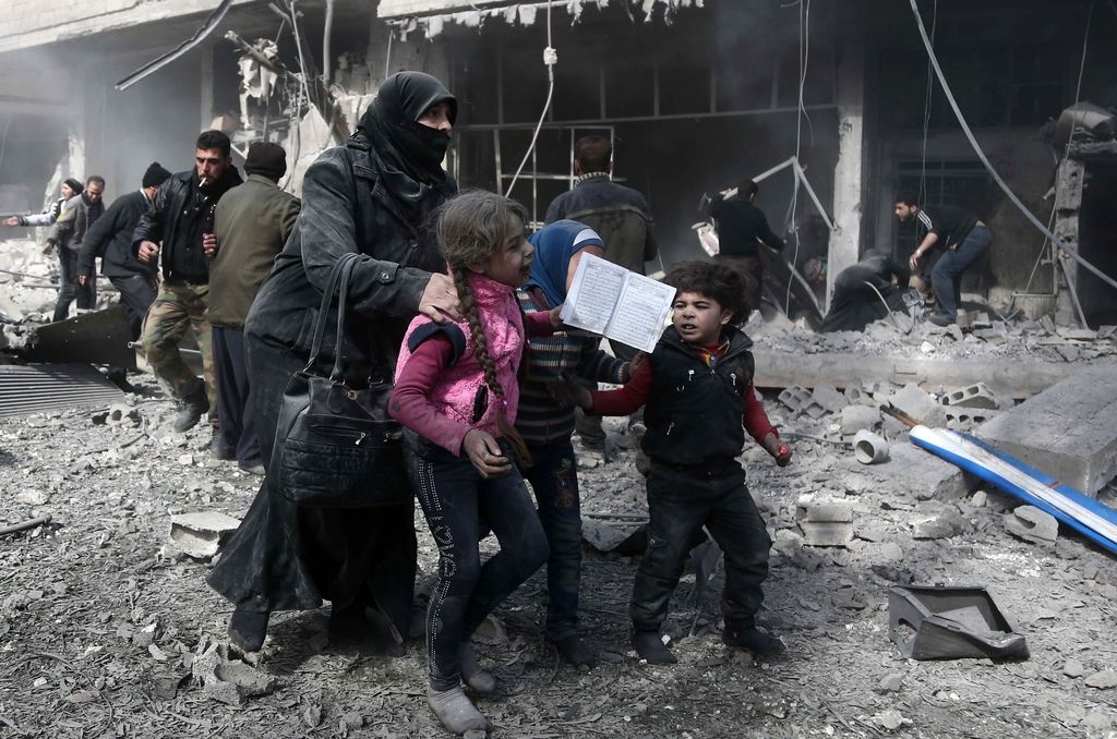 V obstreljevanju v bližini Damaska več deset civilistov