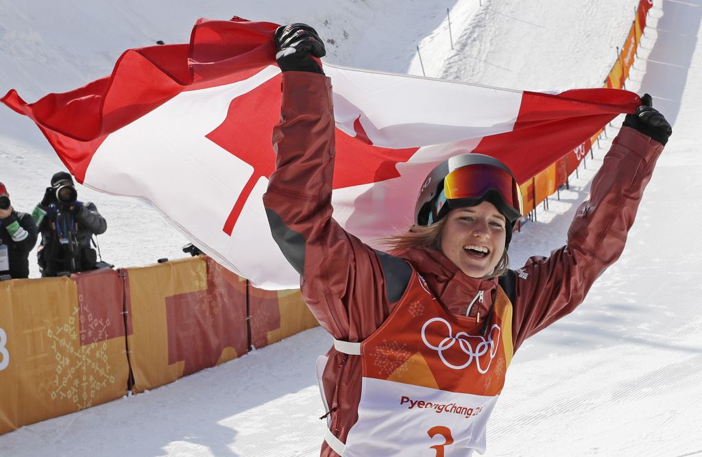 V snežnem žlebu slavje Kanadčanke Cassie Sharpe