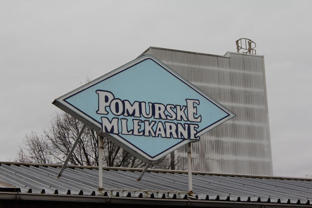 Delavska hranilnica prodaja Pomurske mlekarne
