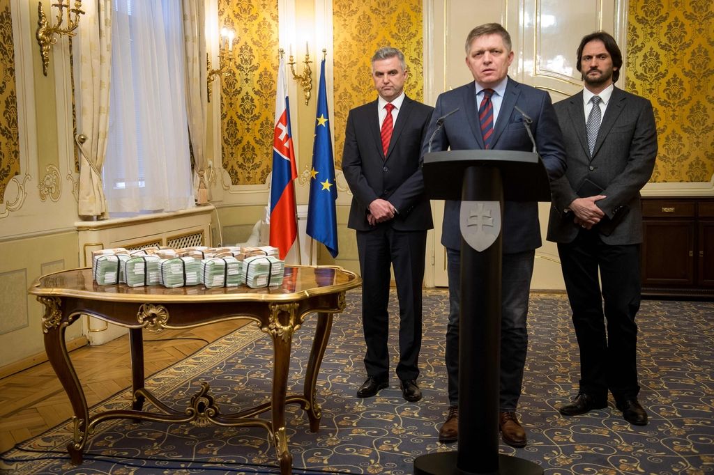 Po umoru novinarja odstopil slovaški notranji minister