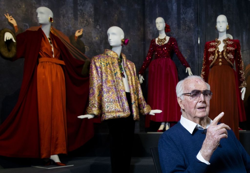 Umrl je sloviti francoski modni oblikovalec Hubert de Givenchy