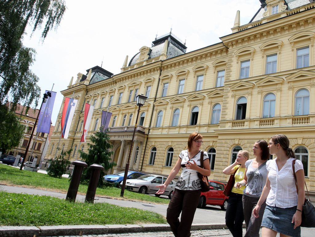 Mariborska univerza v vrhu v fiziki in astronomiji