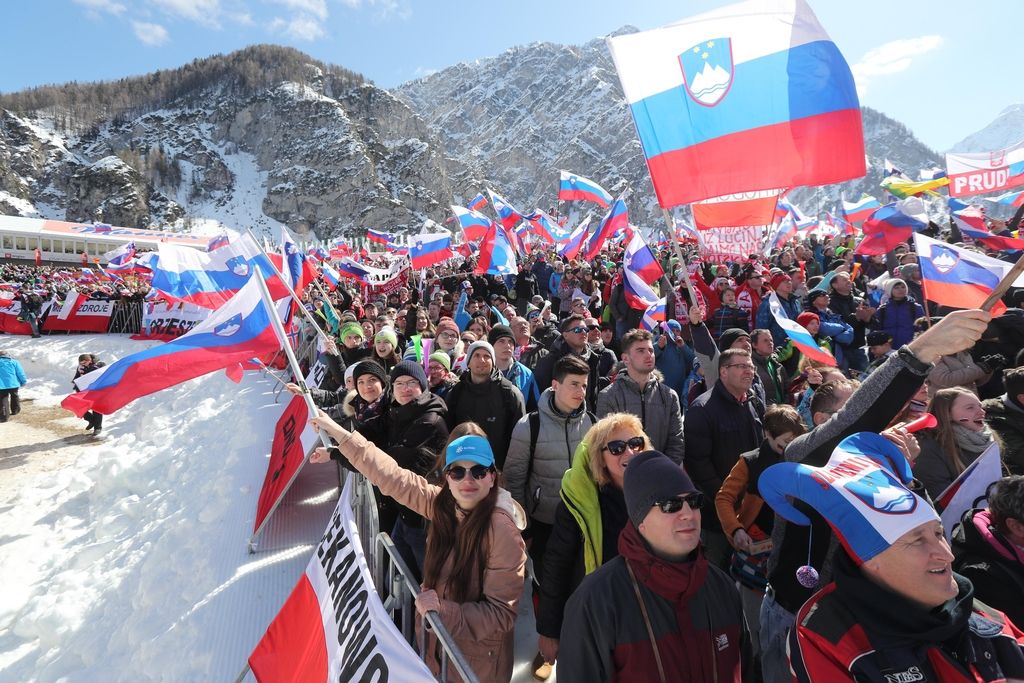 V Planici čudovita kulisa in vse manj alkohola