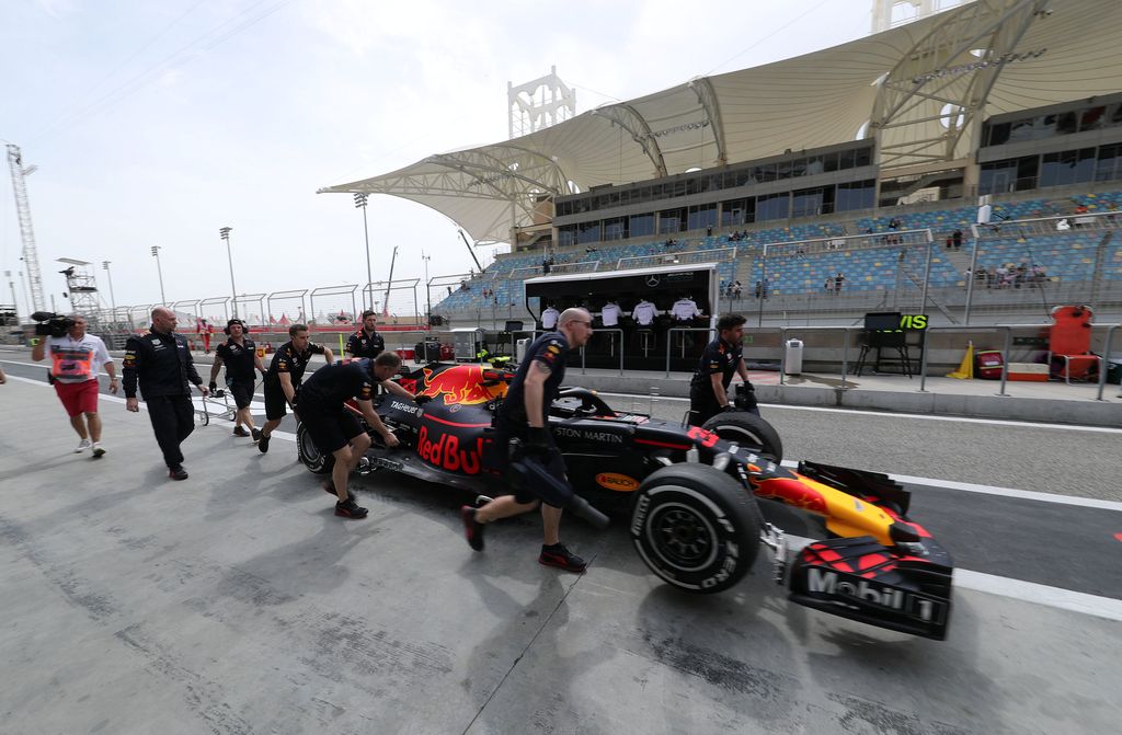 Mešani občutki pri Red Bullu: Ricciardo najhitrejši, Max zgodaj končal (VIDEO)