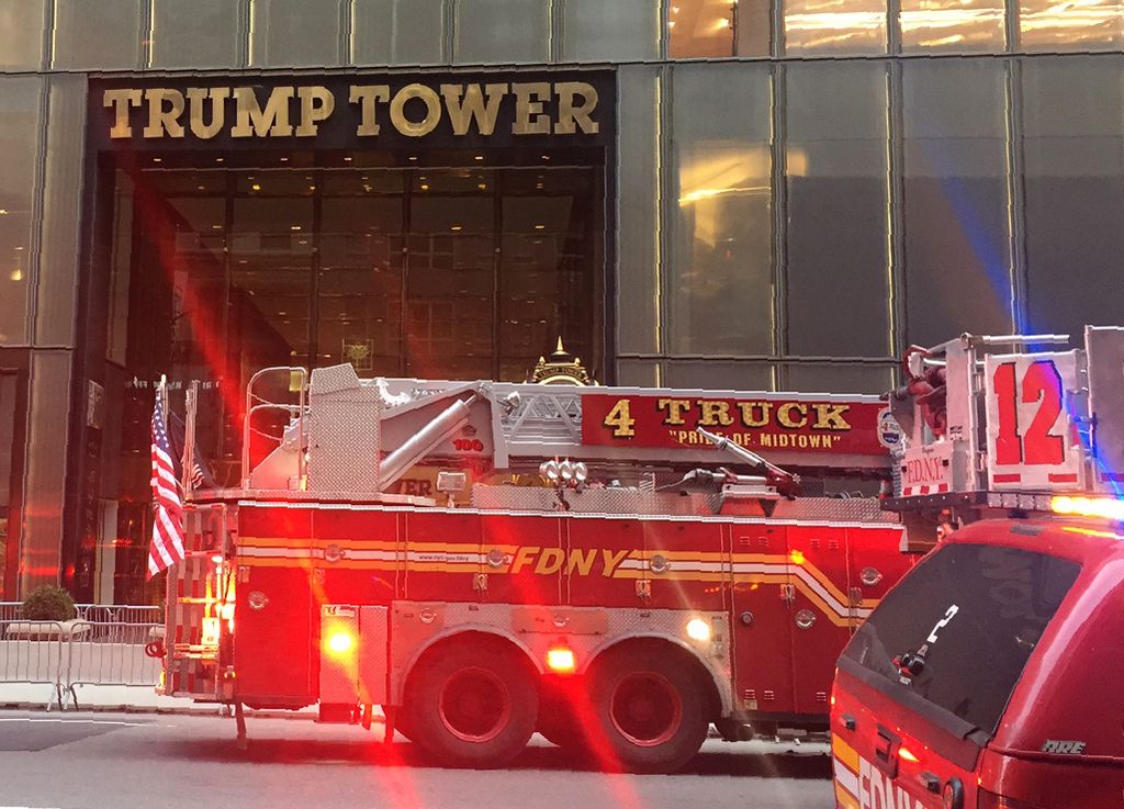 V Trumpovi stolpnici ni bilo pršilnih gasilnih naprav