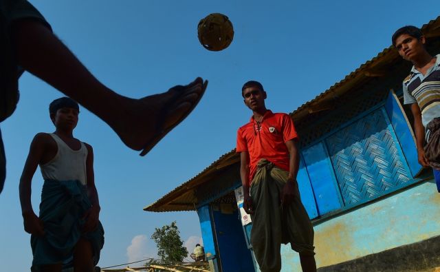 TOPSHOT-BANGLADESH-MYANMAR-UNREST-ROHINGYA-REFUGEE