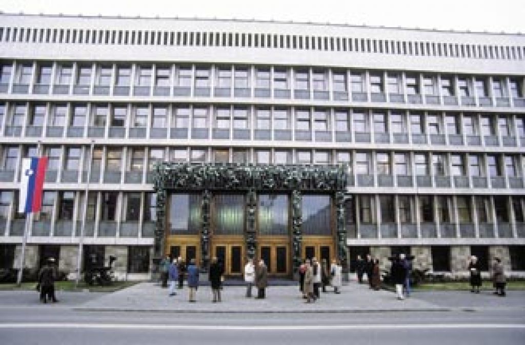 Državni zbor odprl vrata