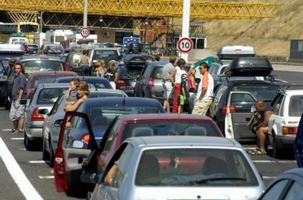 En avto na dva prebivalca