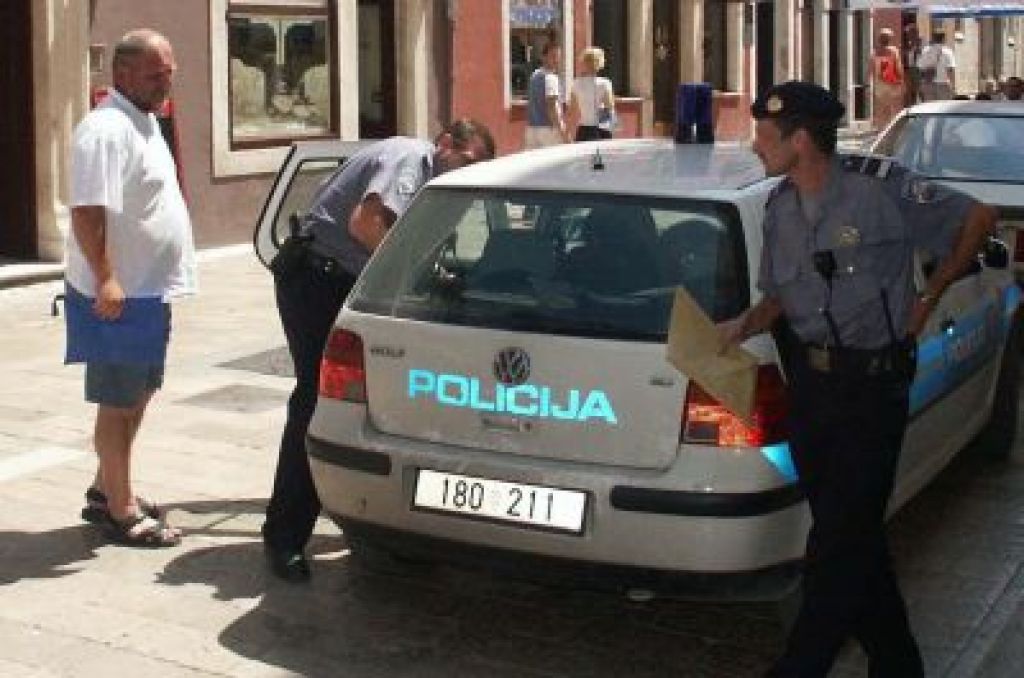 Zadrska policija zasegla top hrvaškemu državljanu