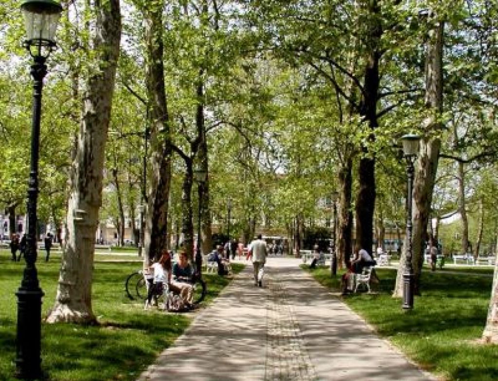 Študenti in dijaki na cesti