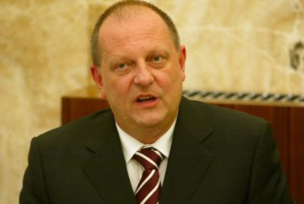 Žito ponudilo 35 tolarjev več za delnico Mlinotesta