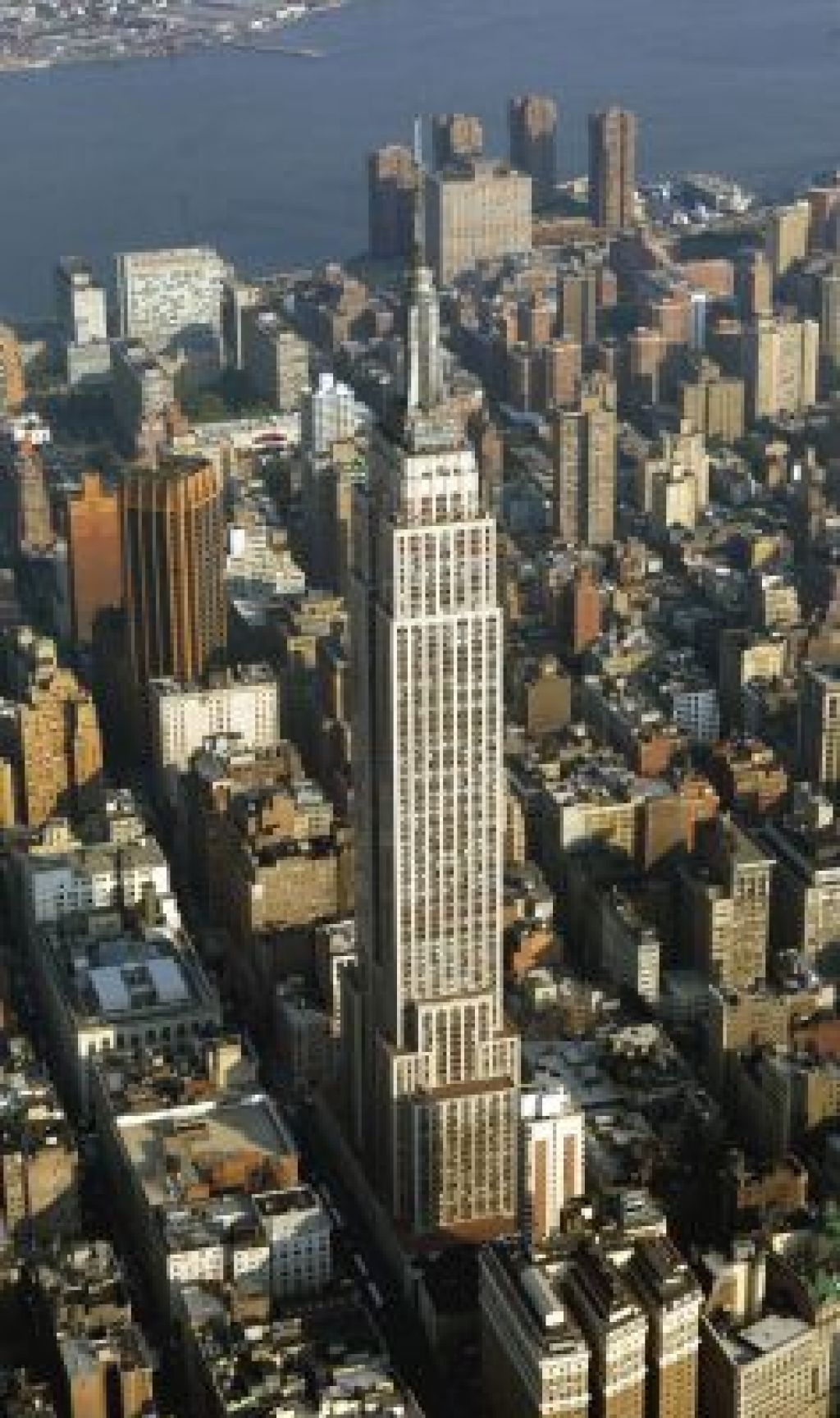 V streljanju pred Empire State Buildingom dva mrtva in več ranjenih