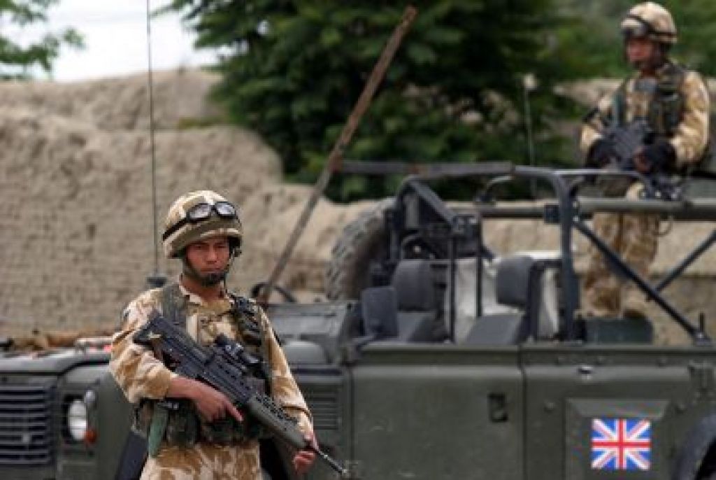 V Afganistan dodatnih 800 britanskih vojakov
