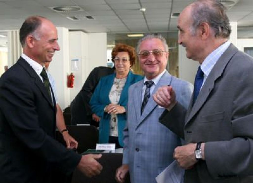 Za več kot 10 milijard manj prihodkov