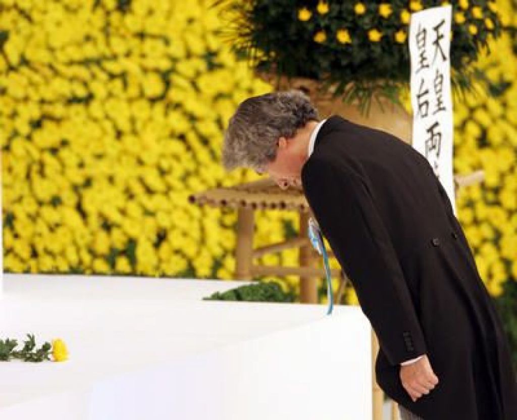 Japonski premier izrekel opravičilo