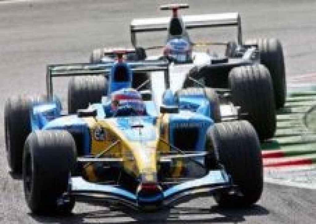 Alonso po Räikkönenovi smoli še korak bliže lovoriki