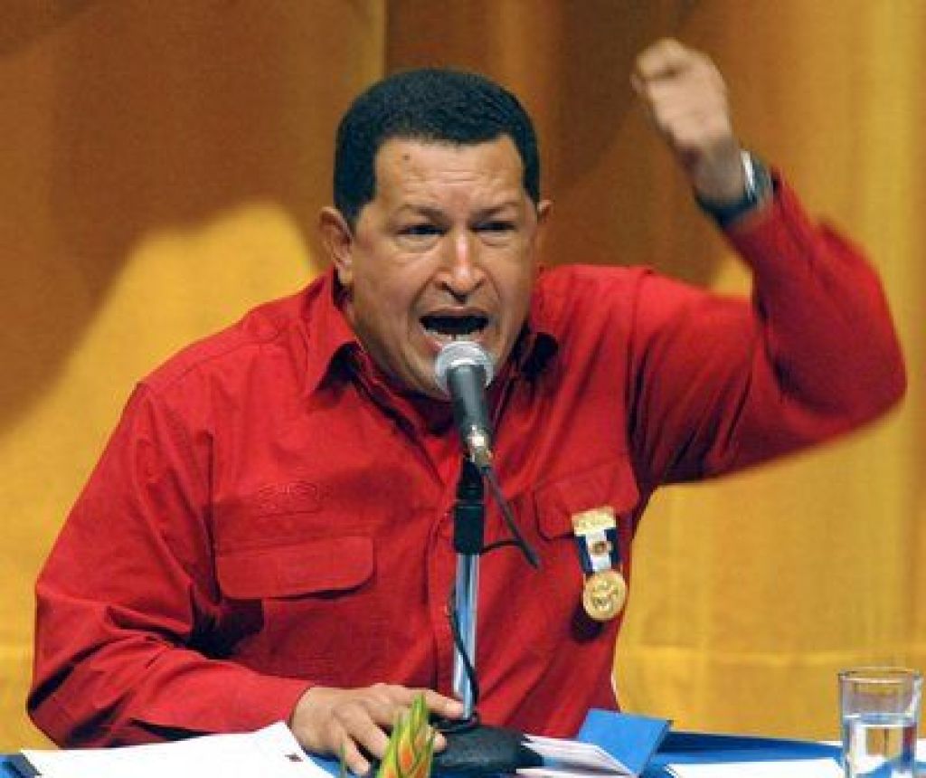 Vsa pooblastila v rokah enega - Huga Chaveza