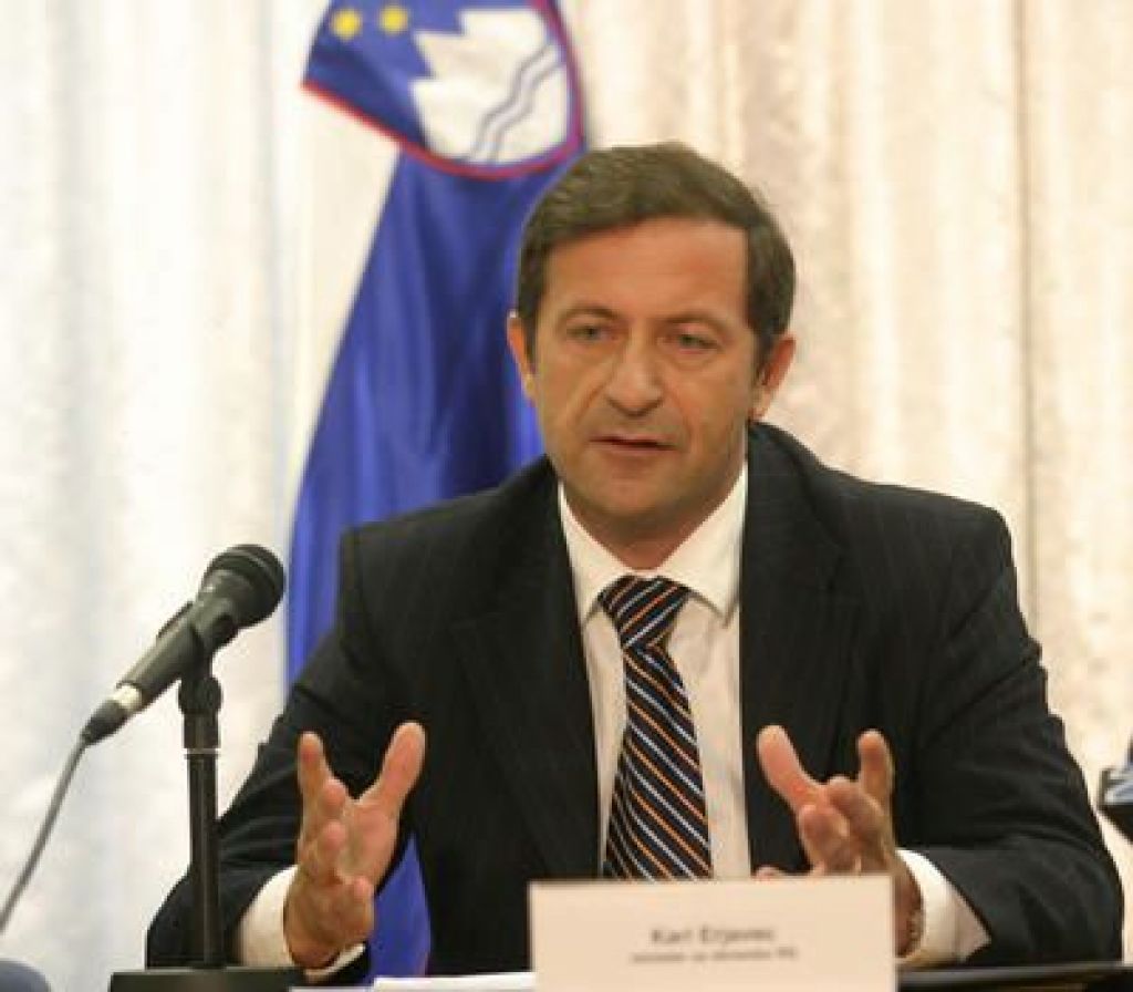 Erjavec: Pripravljeni sodelovati v mirovnih operacijah