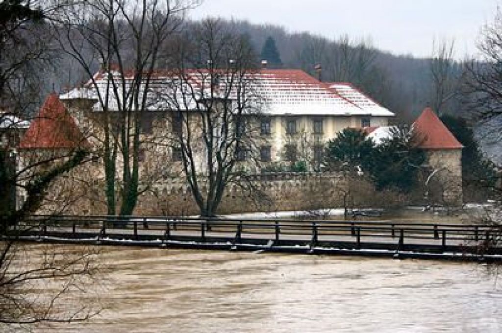 Zaradi dežja premik plazu nad Lokavcem