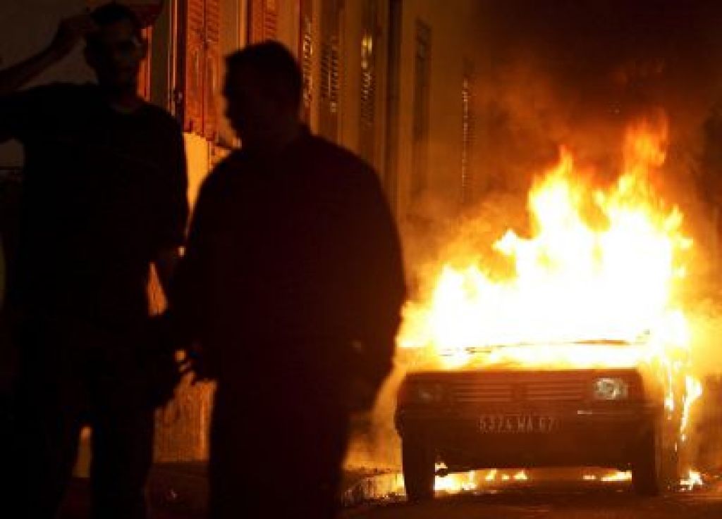 S policijsko uro proti neredom
