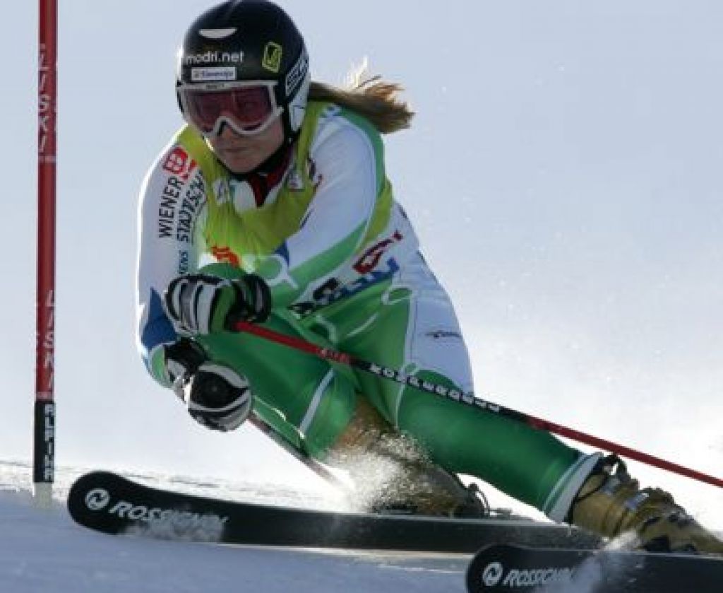 Ana zasenčila Tino