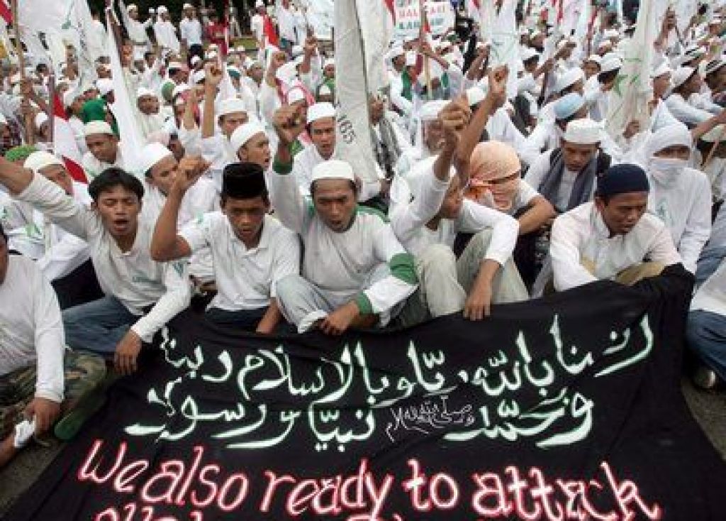 Bes muslimanov se stopnjuje