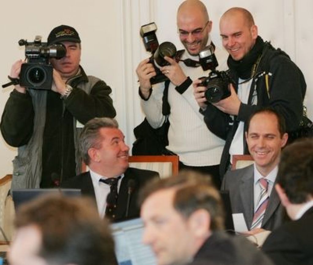 O sporu Janše z novinarji tudi hrvaški mediji