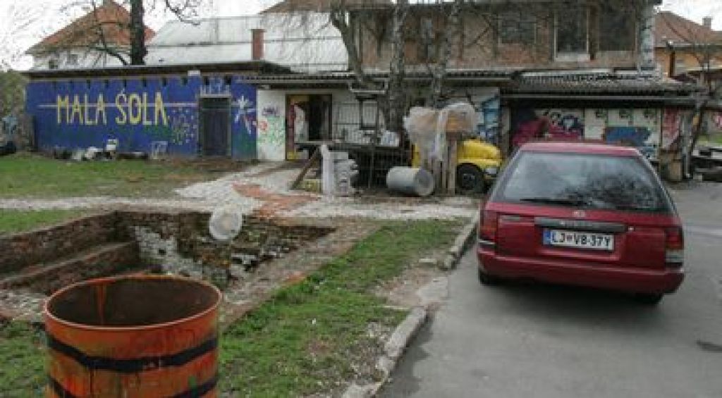 MOL nasprotuje rušenju Male šole