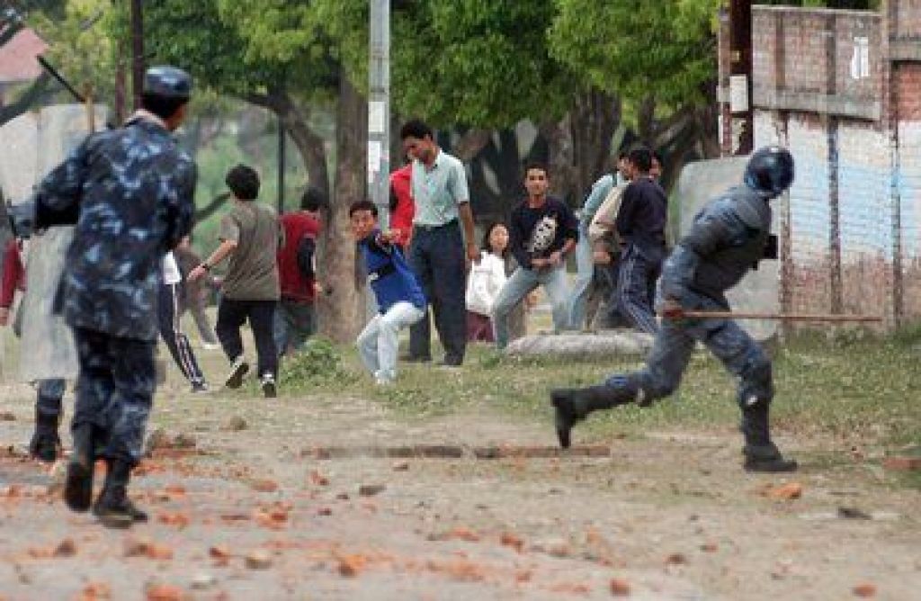 Nepalska prestolnica ohromljena že deseti dan