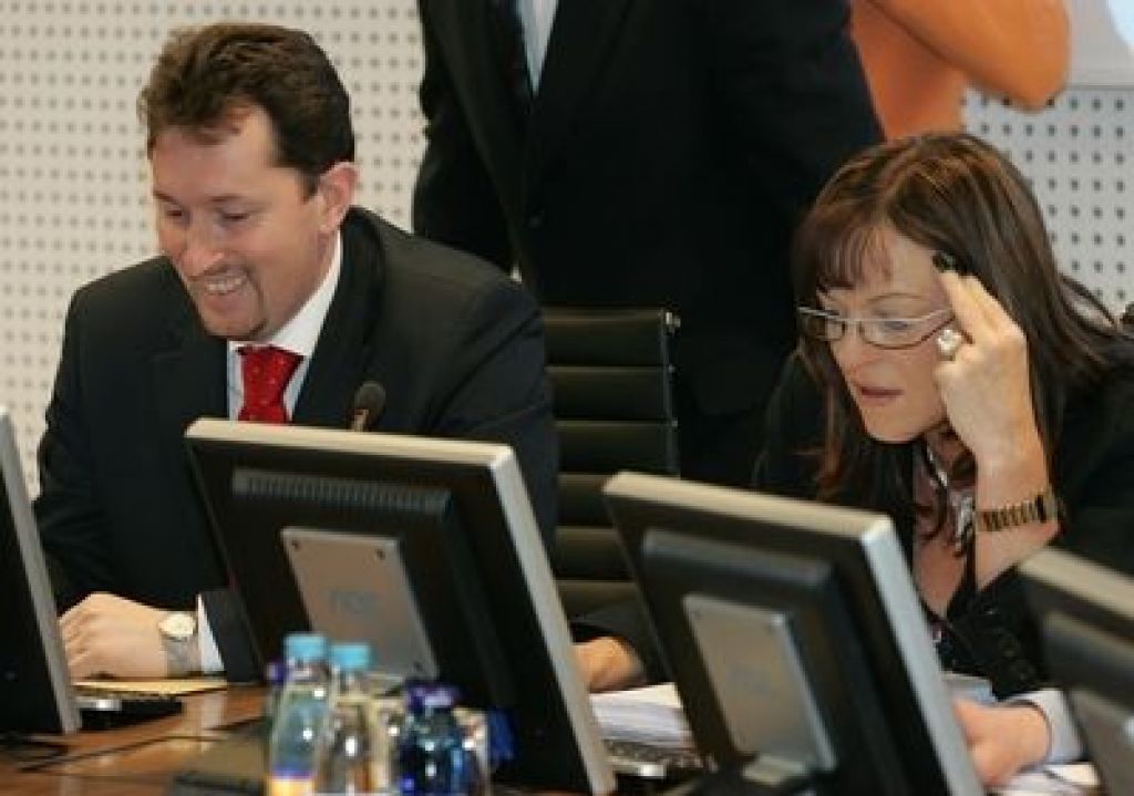 Vlada sprejela predlog zakona o prevzemih