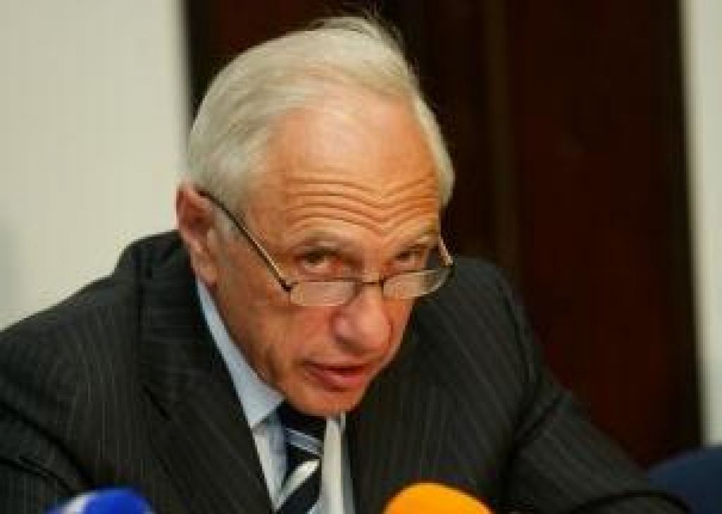 Bručan pristal na donacijo operacijskih miz