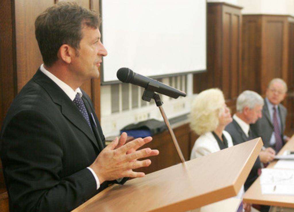DeSUS zaradi žrtev vojnega nasilja iz koalicije?